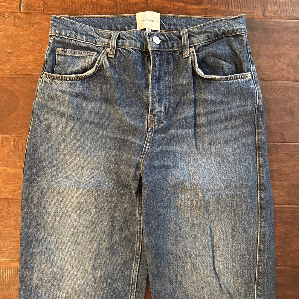 Reformation Val 90s Mid Rise Straight Jeans Raw Hem Side Slits Size 28 EUC - Picture 3 of 8